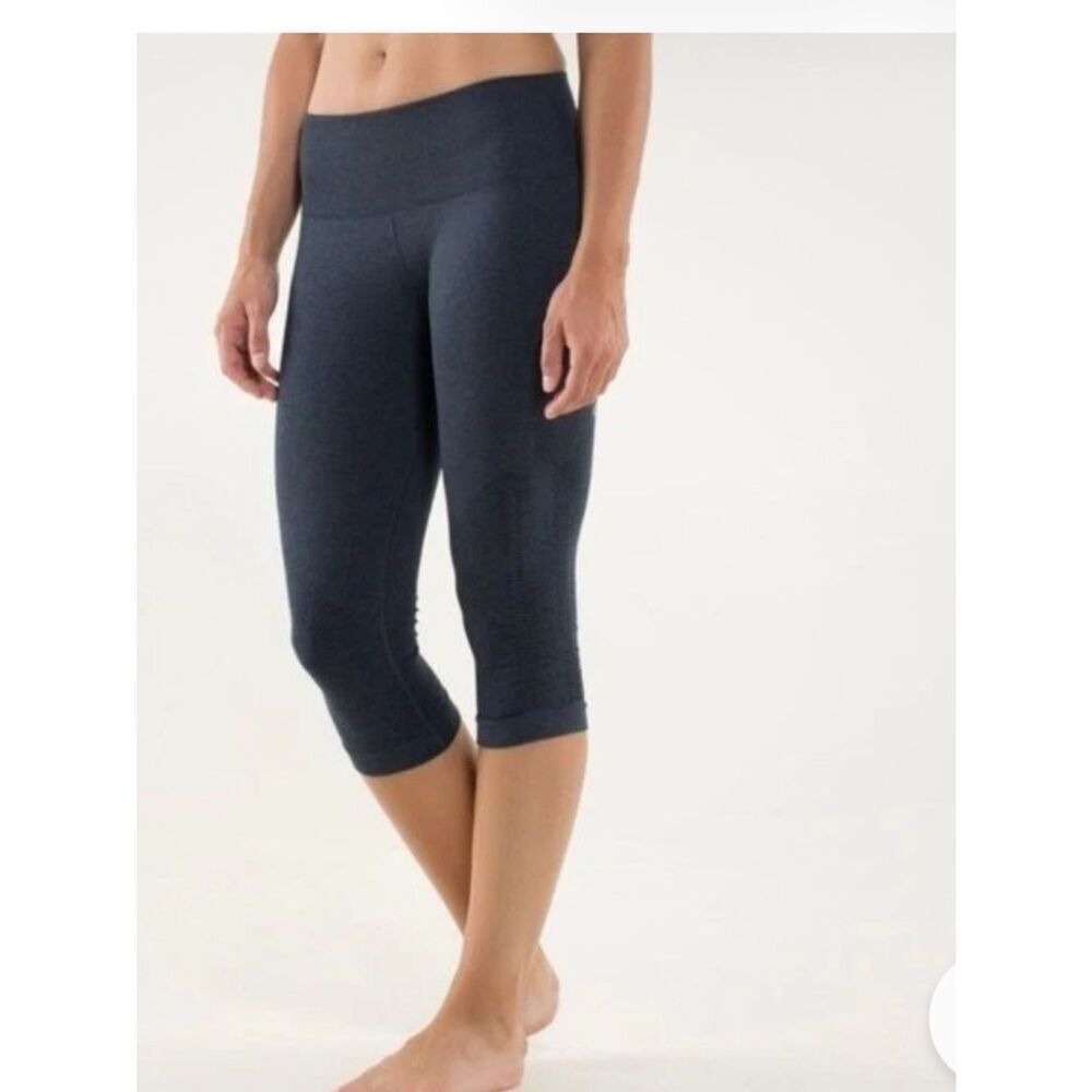 lululemon Seamless In The Flow Black Cropped Ruched Leggings Size 6